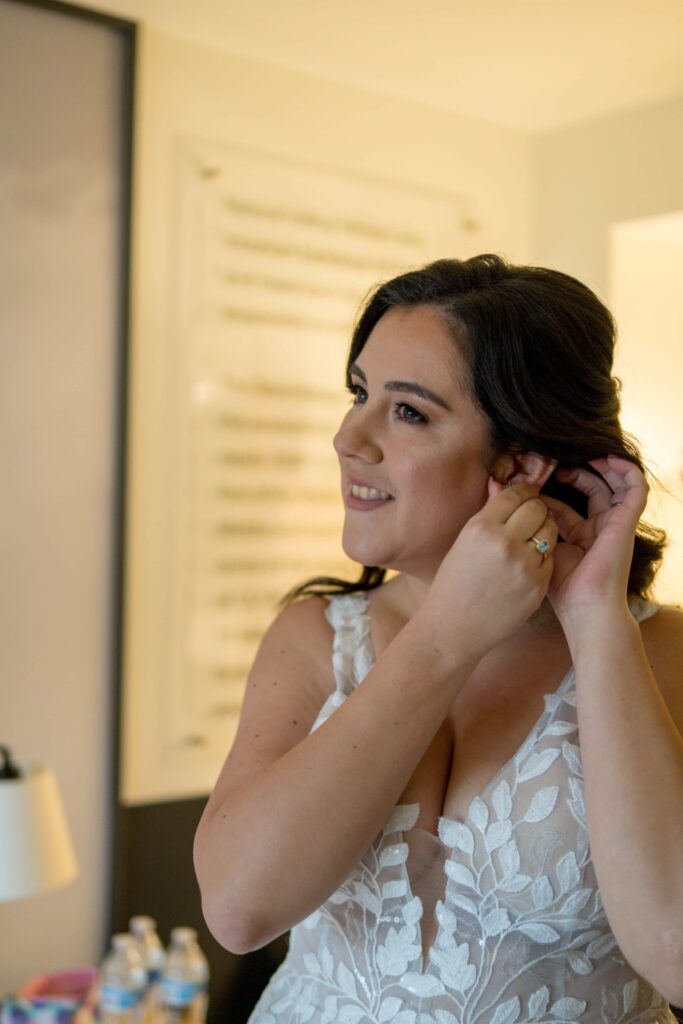 bride putting in jewlery